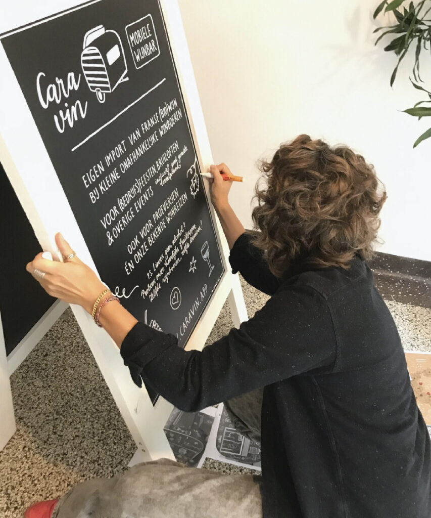 M-space handlettering Caravin Mobiele-Wijnbar